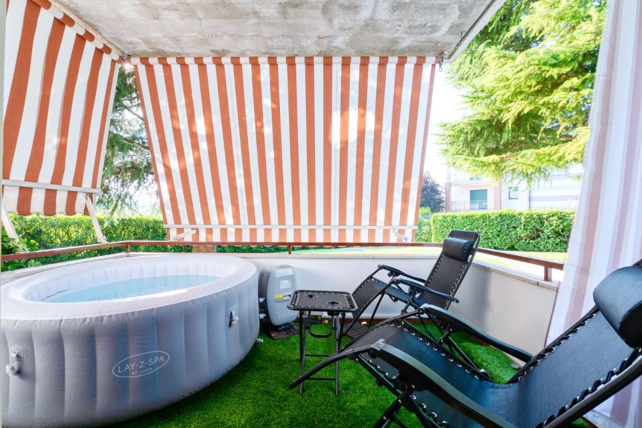 Wolf House - Peschiera Holiday - Jacuzzi Privata Peschiera del Garda Exterior foto